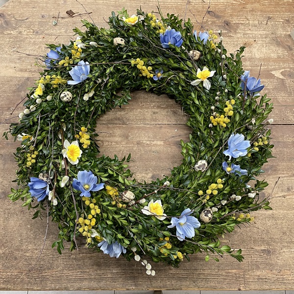 Přečtete si více ze článku VĚNEC NA SLAMĚNÉM KORPUSE